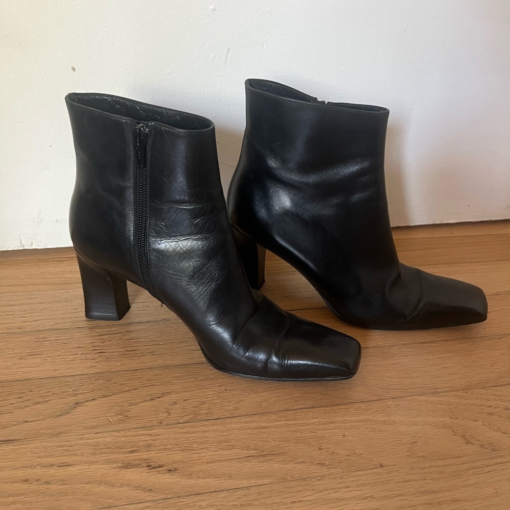 Via Spiga Black Leather Ankle Booties